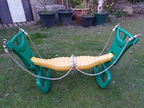 Double outfacing gondola swing - outfacing,